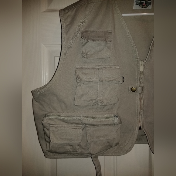 White River Fishing Vest - Picture 2 of 8
